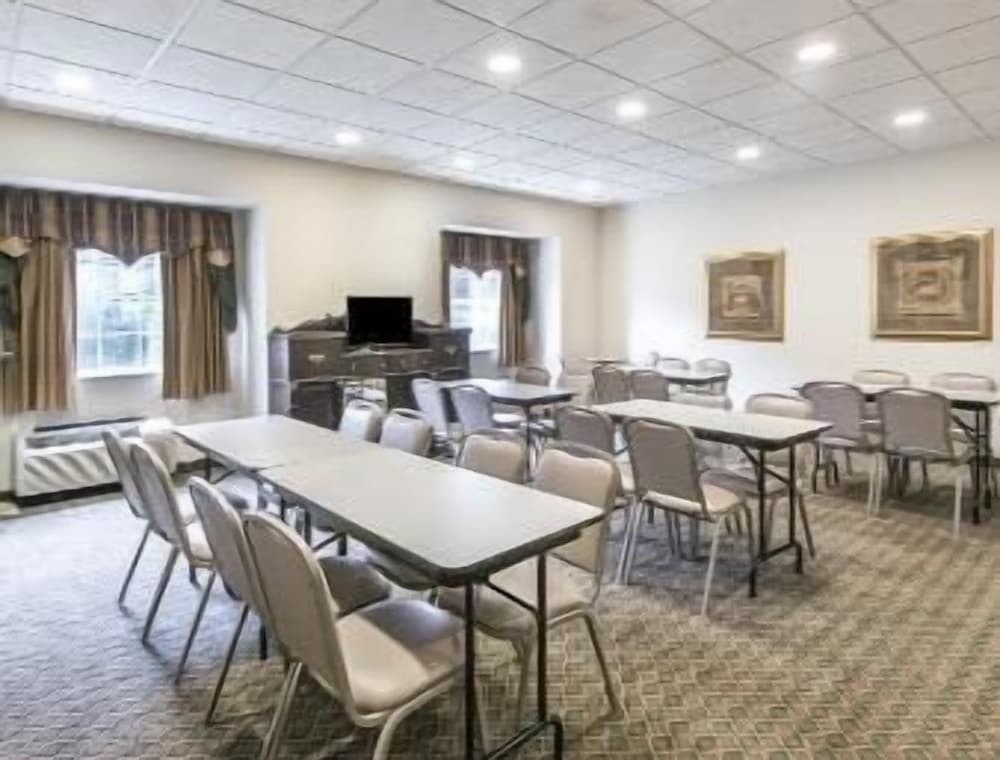 Quality Inn & Suites Robbinsville NC 31/37