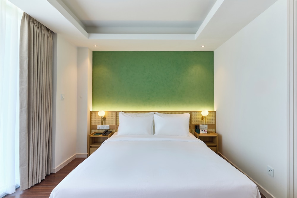 DELUXE, DOUBLE BED, CITY VIEW, BALCONY