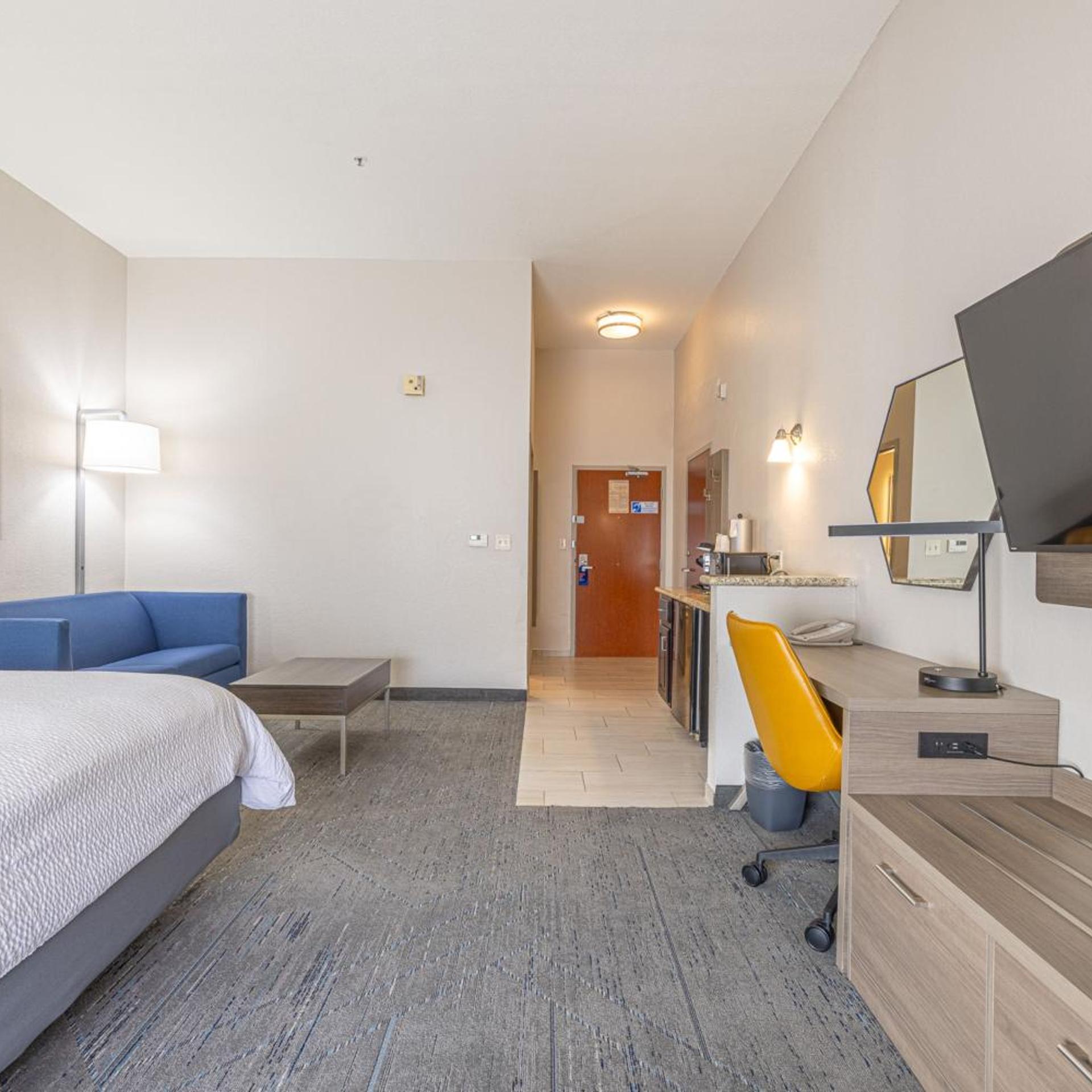 غرفة بسرير كينج بغرفة نوم واحدة لذوي الإعاقة، Holiday Inn Express Hotel Suites College Station 4/9