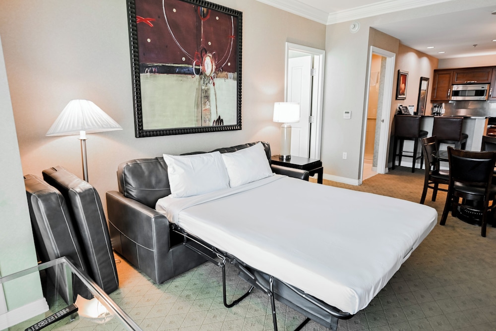 1 Bedroom, King Bed, Strip View, Sofa, Balcony