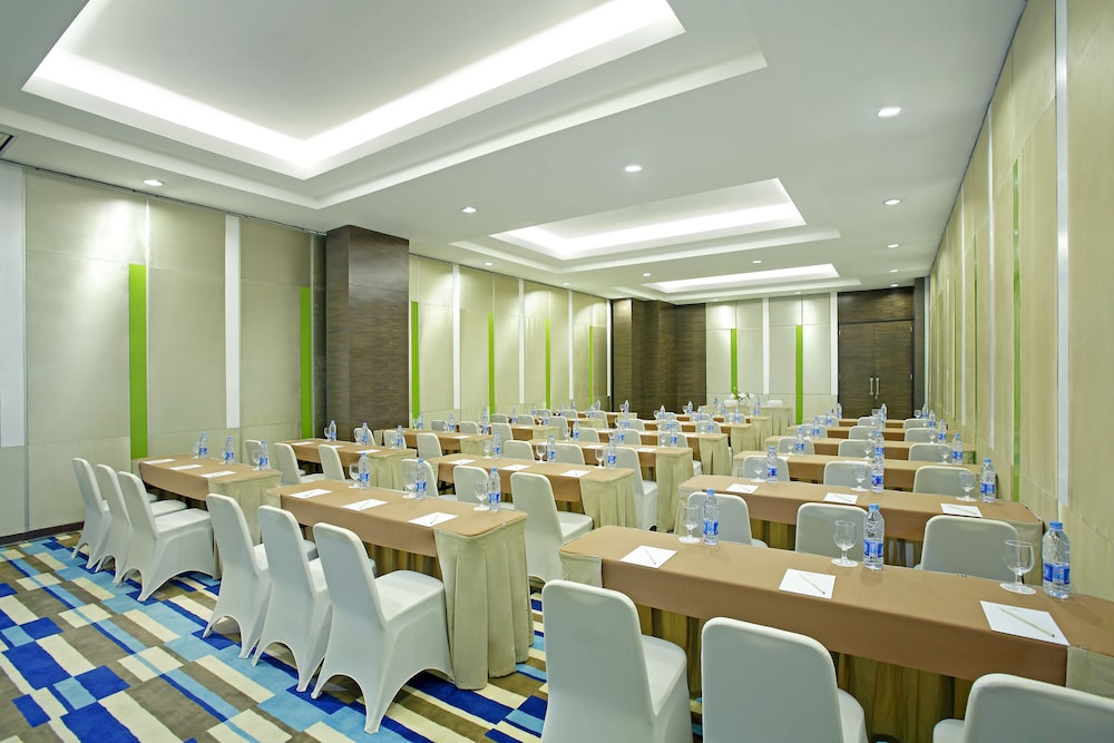 Hotel Santika Cikarang 40/49