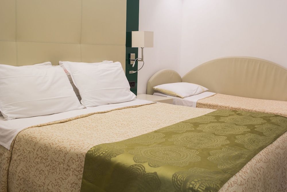GREEN PARK HOTEL 23/77