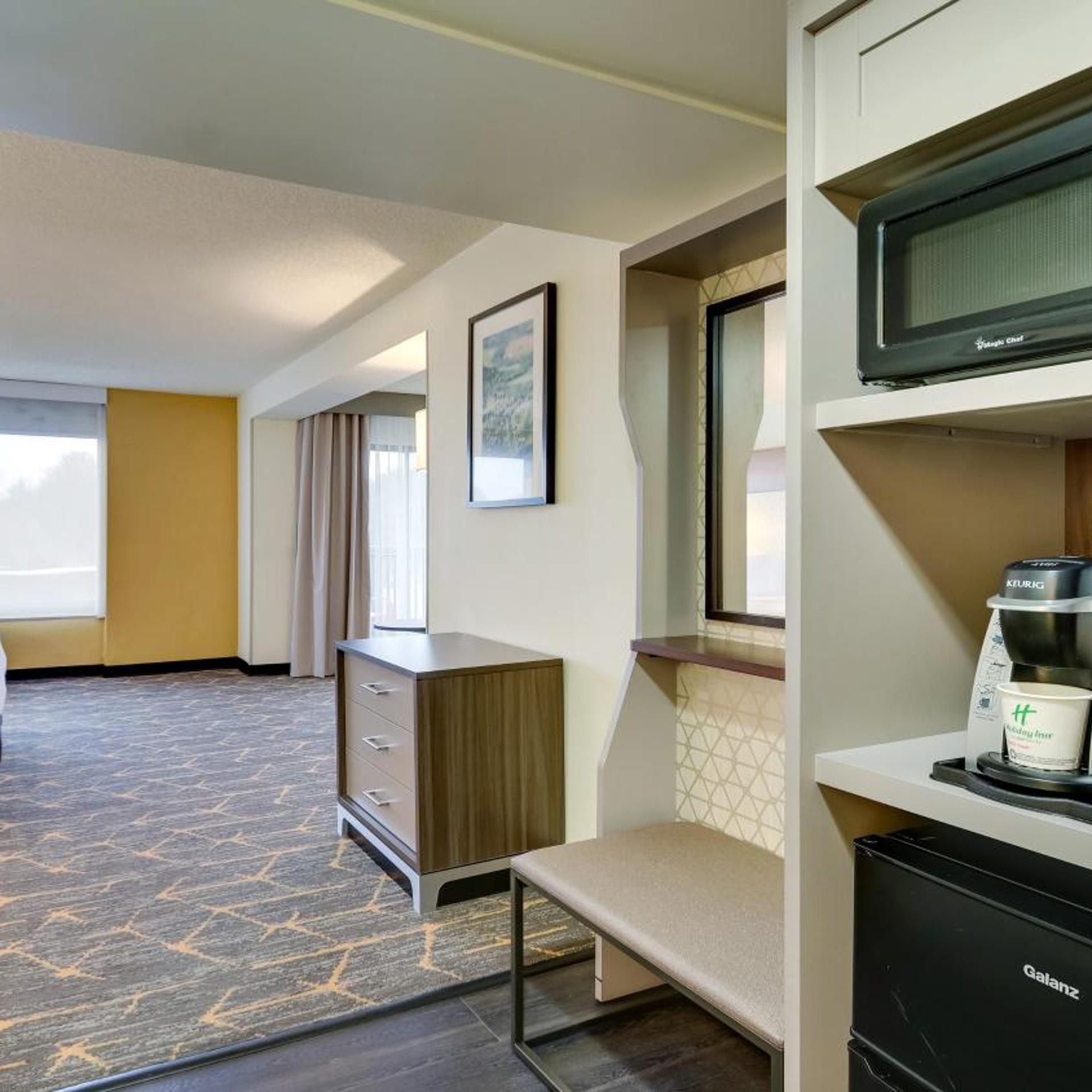 Room, King Bed, Balcony, Bathtub, Accessible