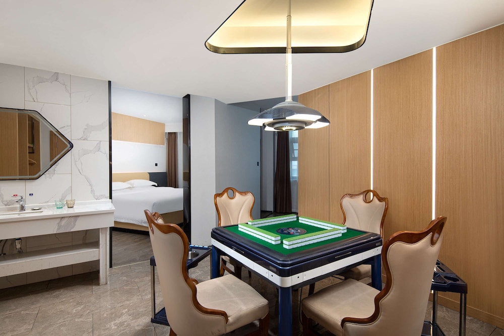 Microtel by Wyndham Miluo Downtown Hotel 8/15