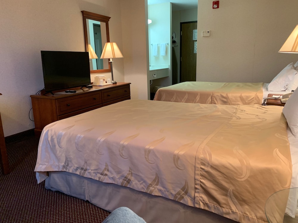 Country Hearth Inn Lomira Hotel 15/48