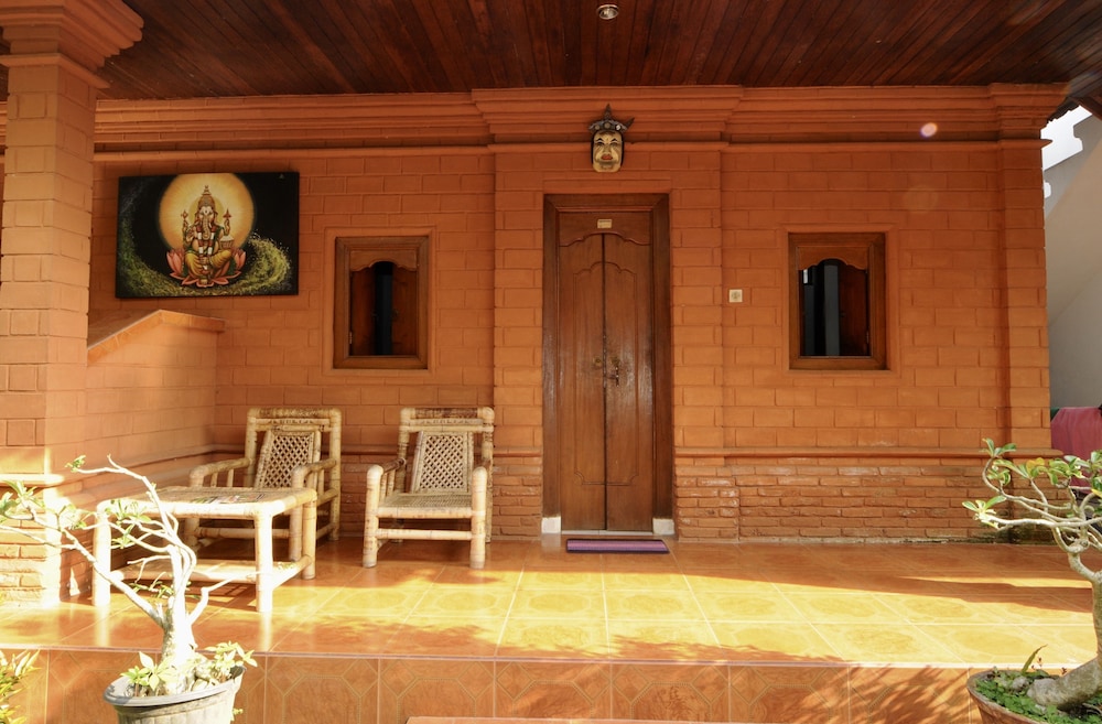 Yuliati House 8/50