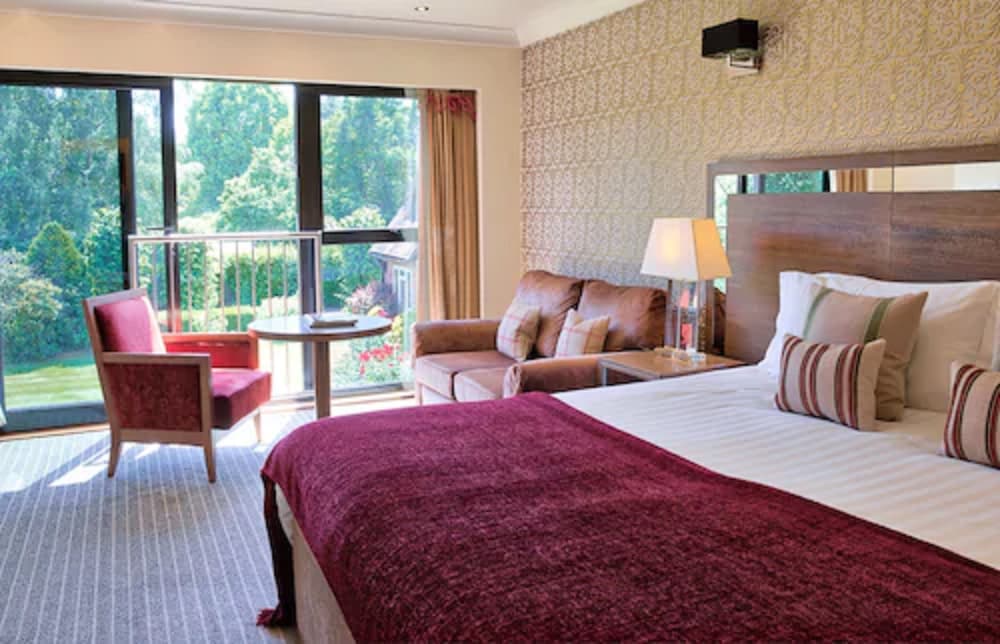 Careys Manor & Senspa 12/55