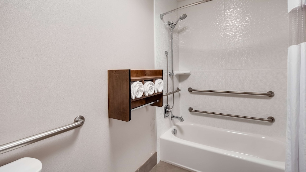 Best Western Plus Spokane North 10/33