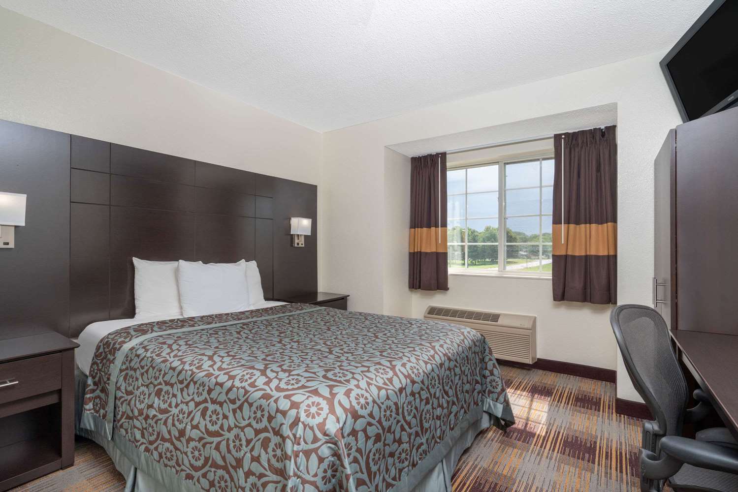 Days Inn By Wyndham Faribault 3/10