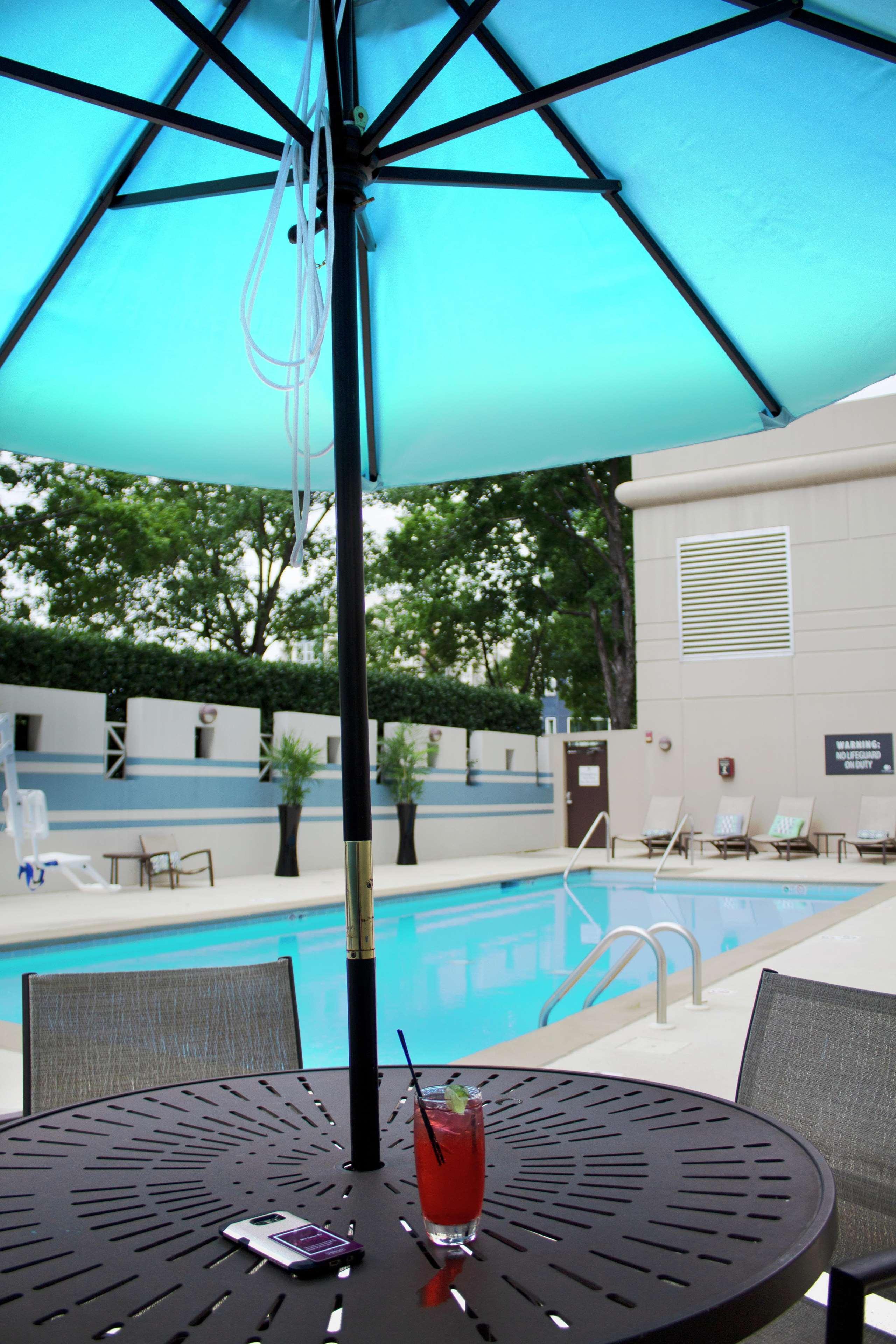DOUBLETREE BY HILTON HOTEL CHARLOTTE 33/76