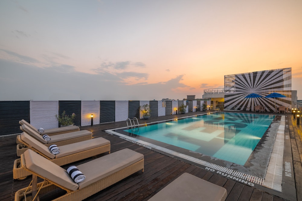 Sunday Hotel Jaipur 35/55