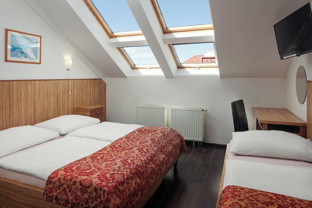 غرفة سوبيريور ثلاثية بسرير مزدوج وسرير فردي، Prague Centre Superior Hotel 3/10