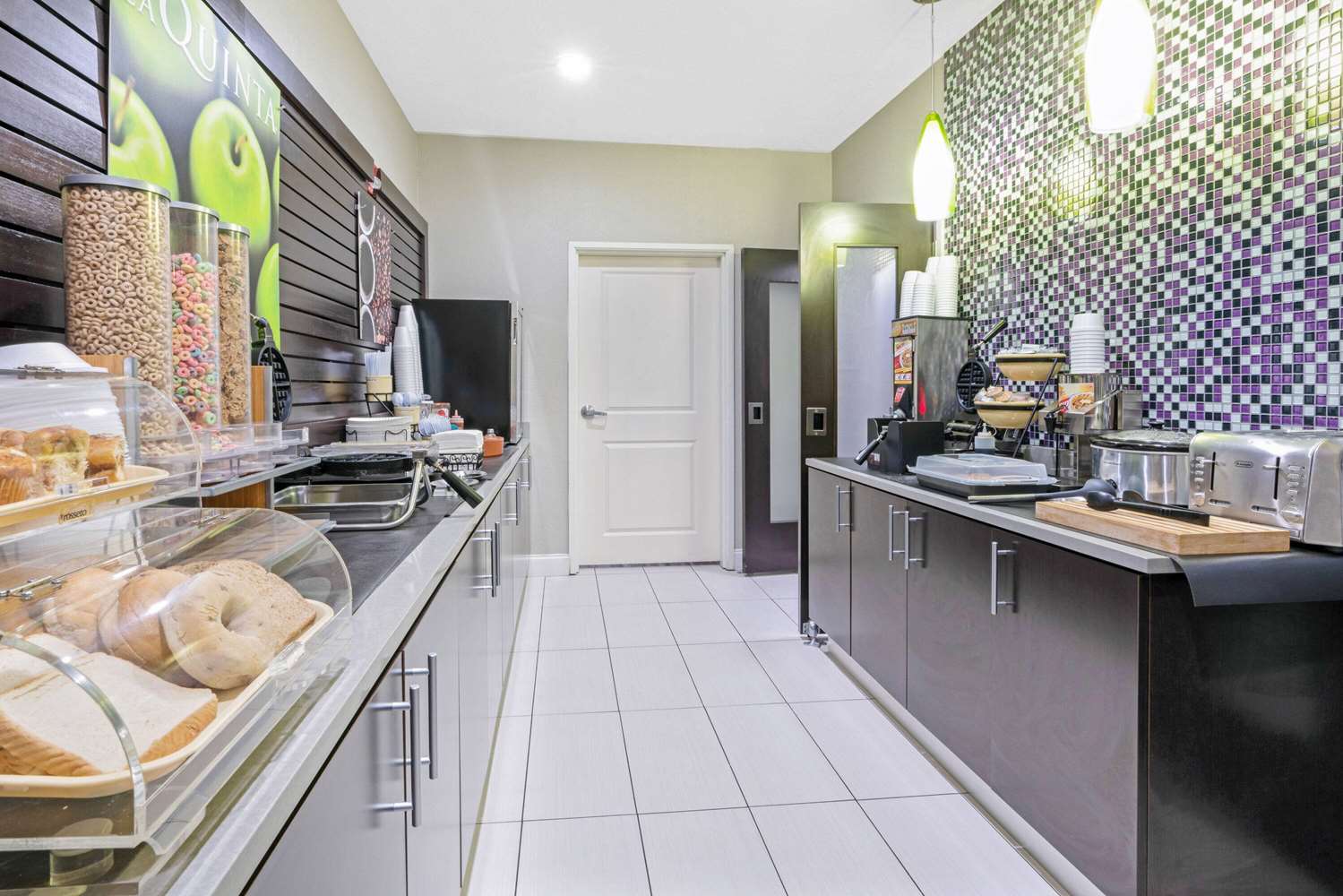 La Quinta Inn & Suites by Wyndham Ada 43/44