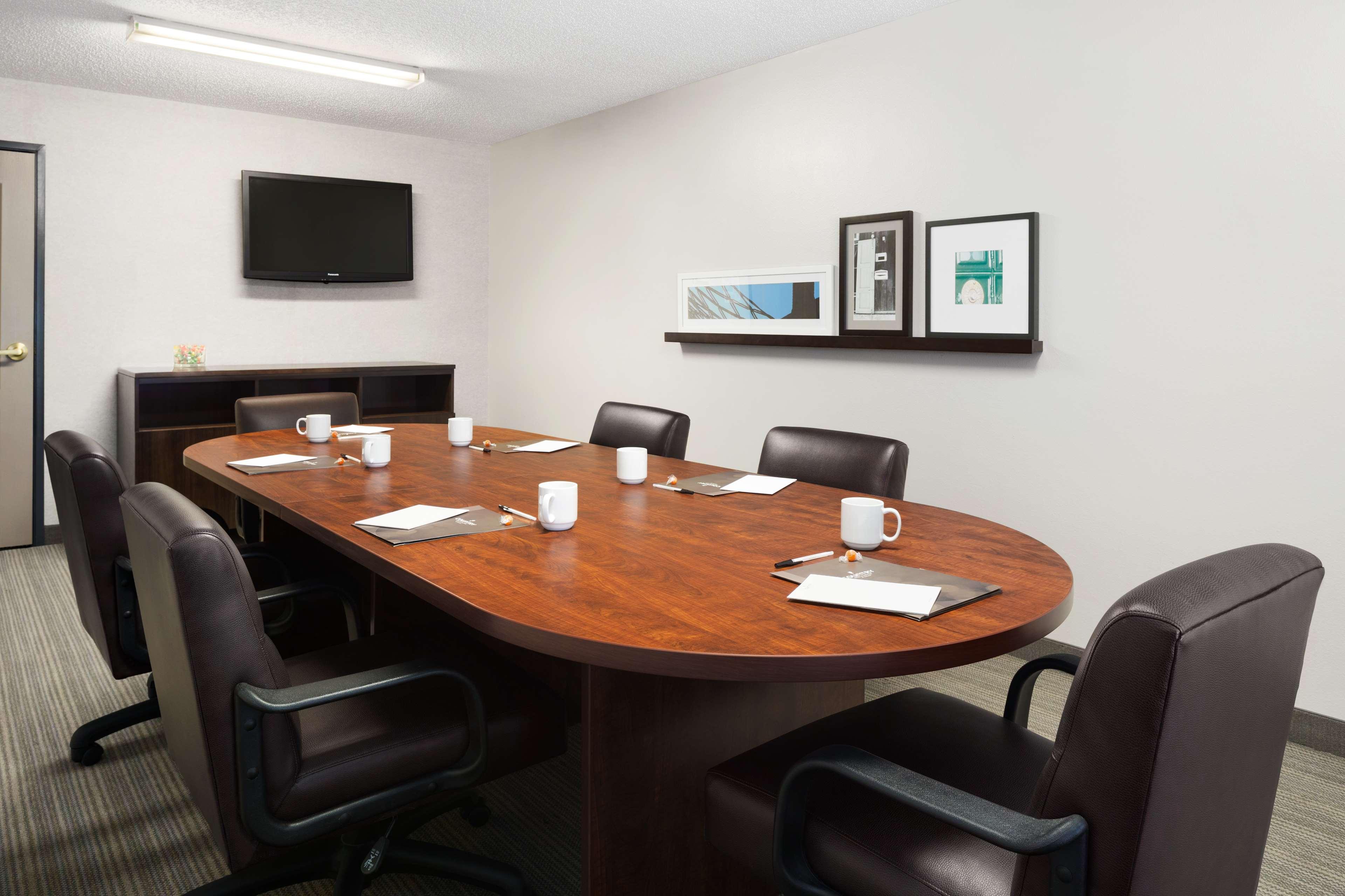 Country Inn & Suites by Radisson, Columbus Airport, OH 26/34