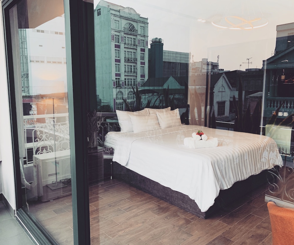 Royal Dragon Boutique Hotel 37/59