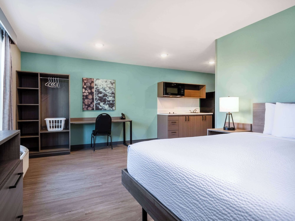 ECHO Suites Extended Stay by Wyndham 9/30