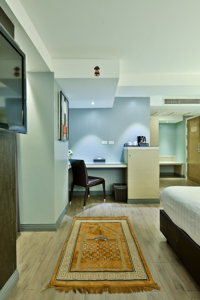 Prestige Suites 7/42