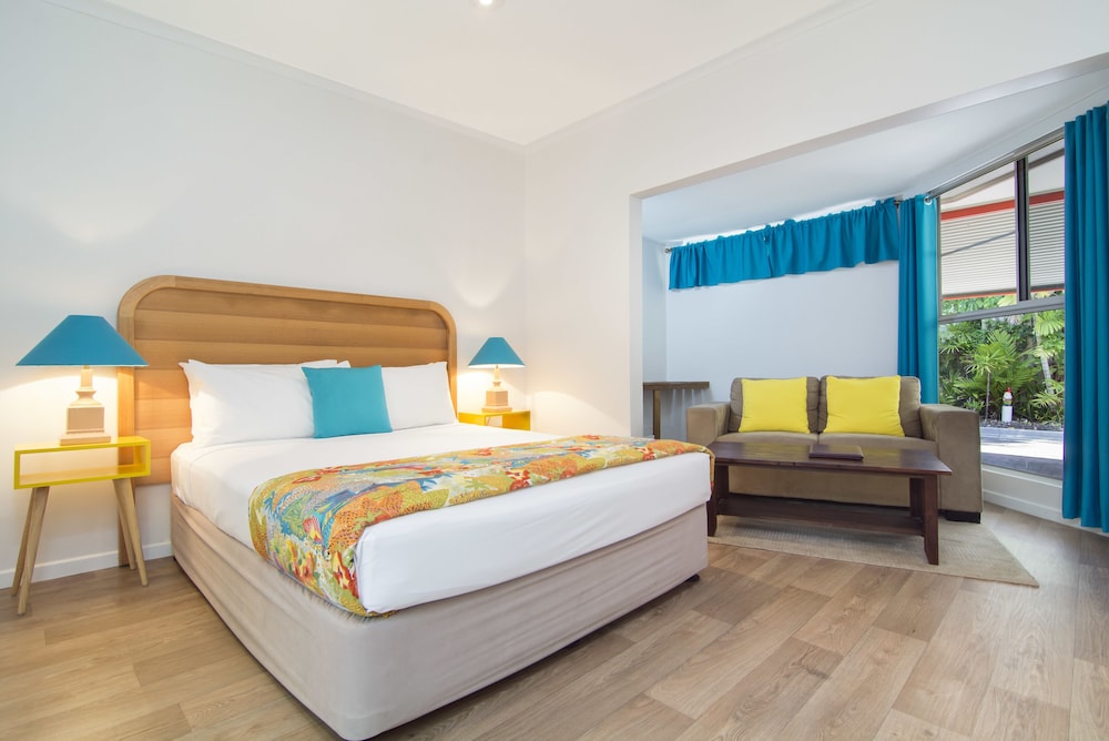 PORT DOUGLAS MOTEL 10/73