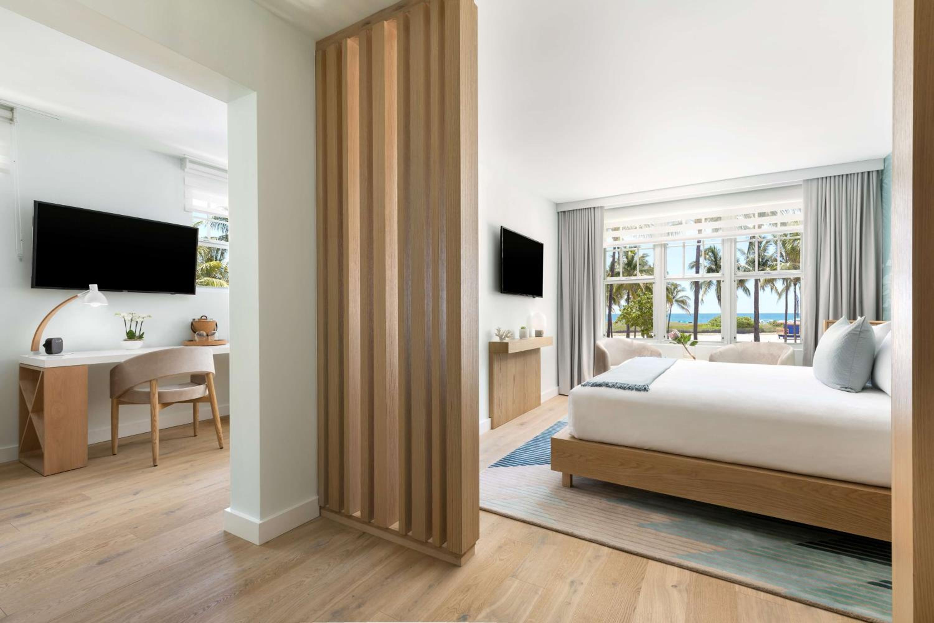 Oasis, Suite, King Bed