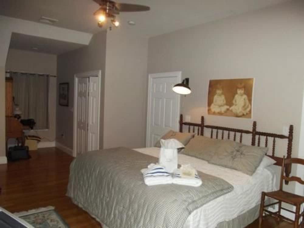 Josephine's Bed &amp; Breakfast 18/38