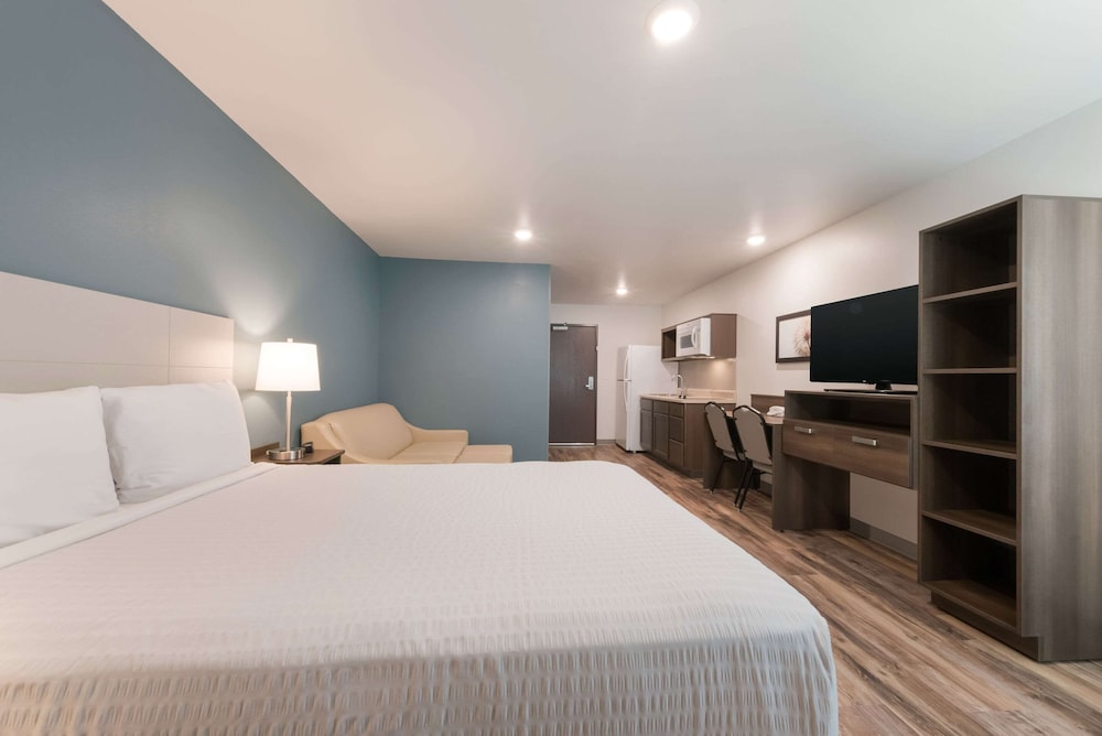 Standard, Queen Bed, Sofa