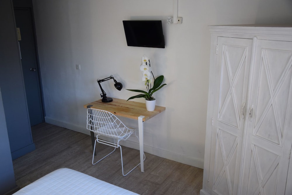 Hotel Le Grillon 18/25