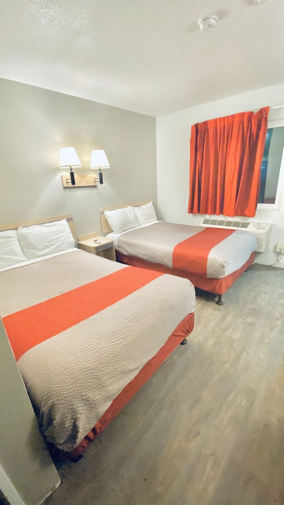 Motel6 Merced, CA - North 28/43