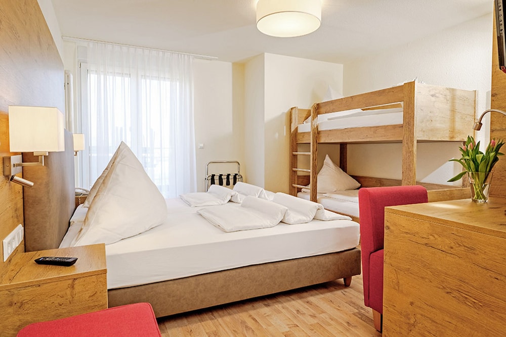 Hotel Mythos 25/50