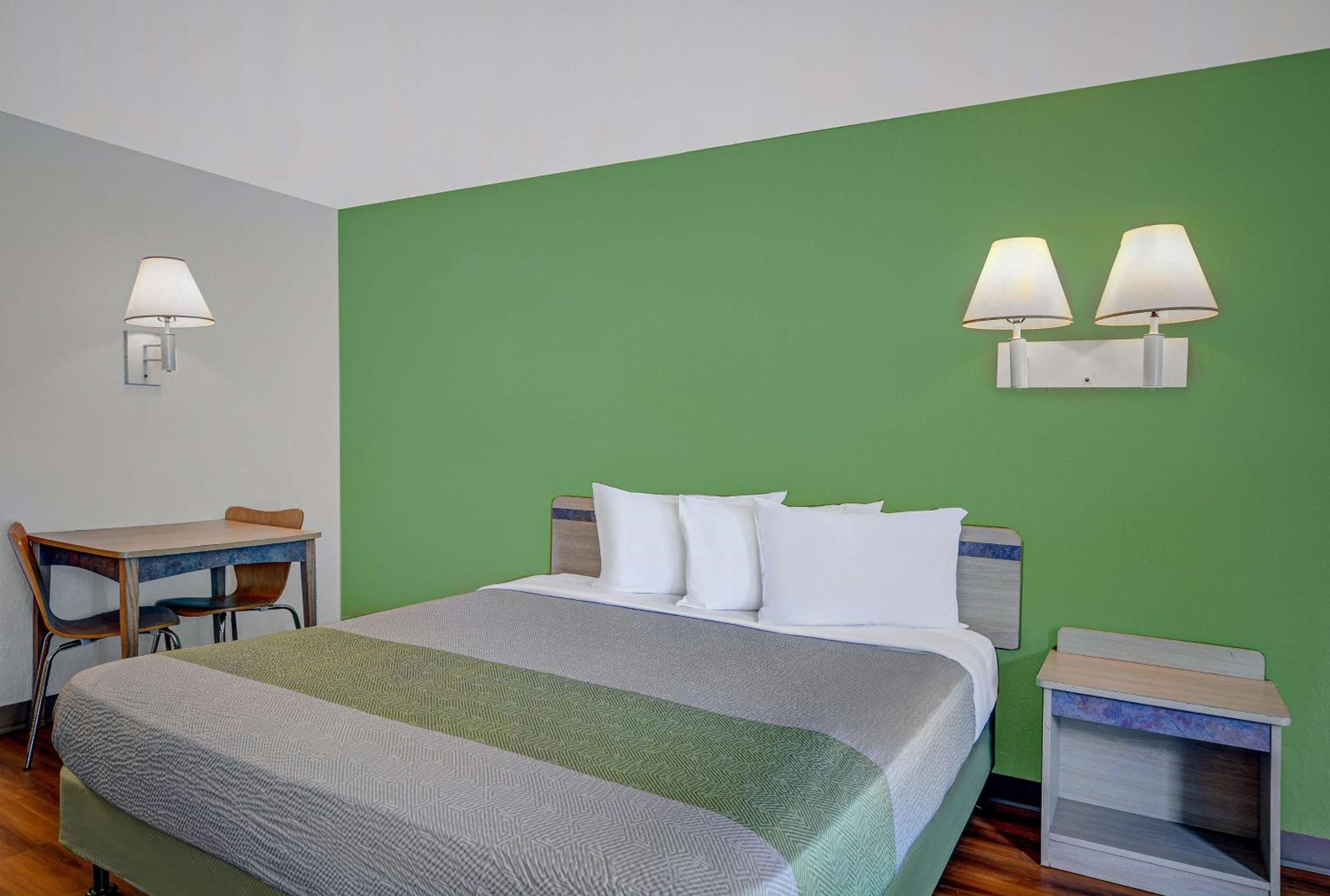 1 King Bed