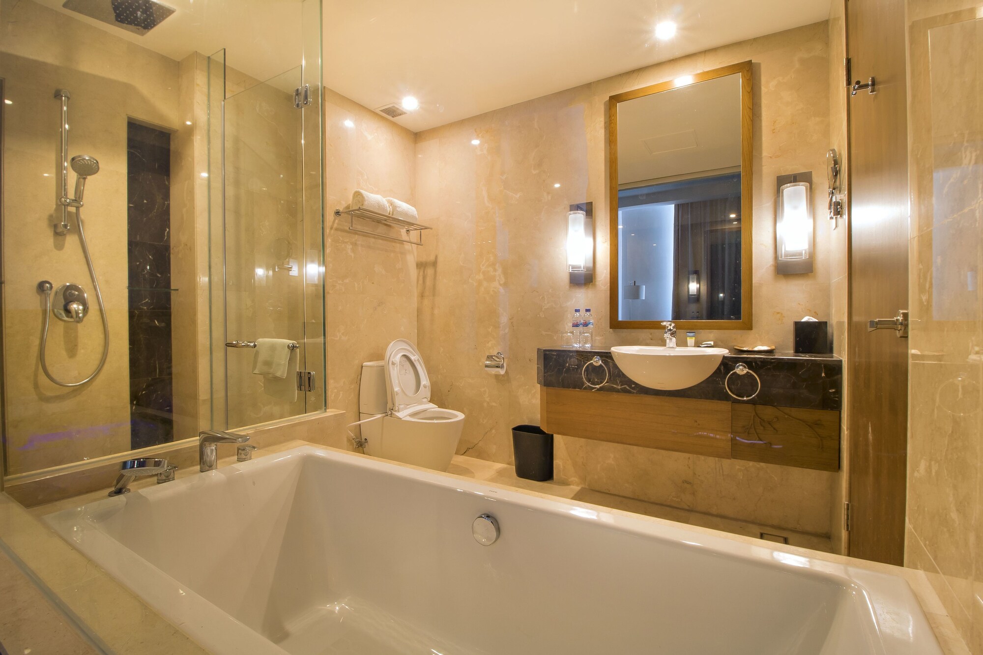 جناح بسرير كينج بإطلالة على المدينة، FOUR POINTS BY SHERATON MANADO 7/7