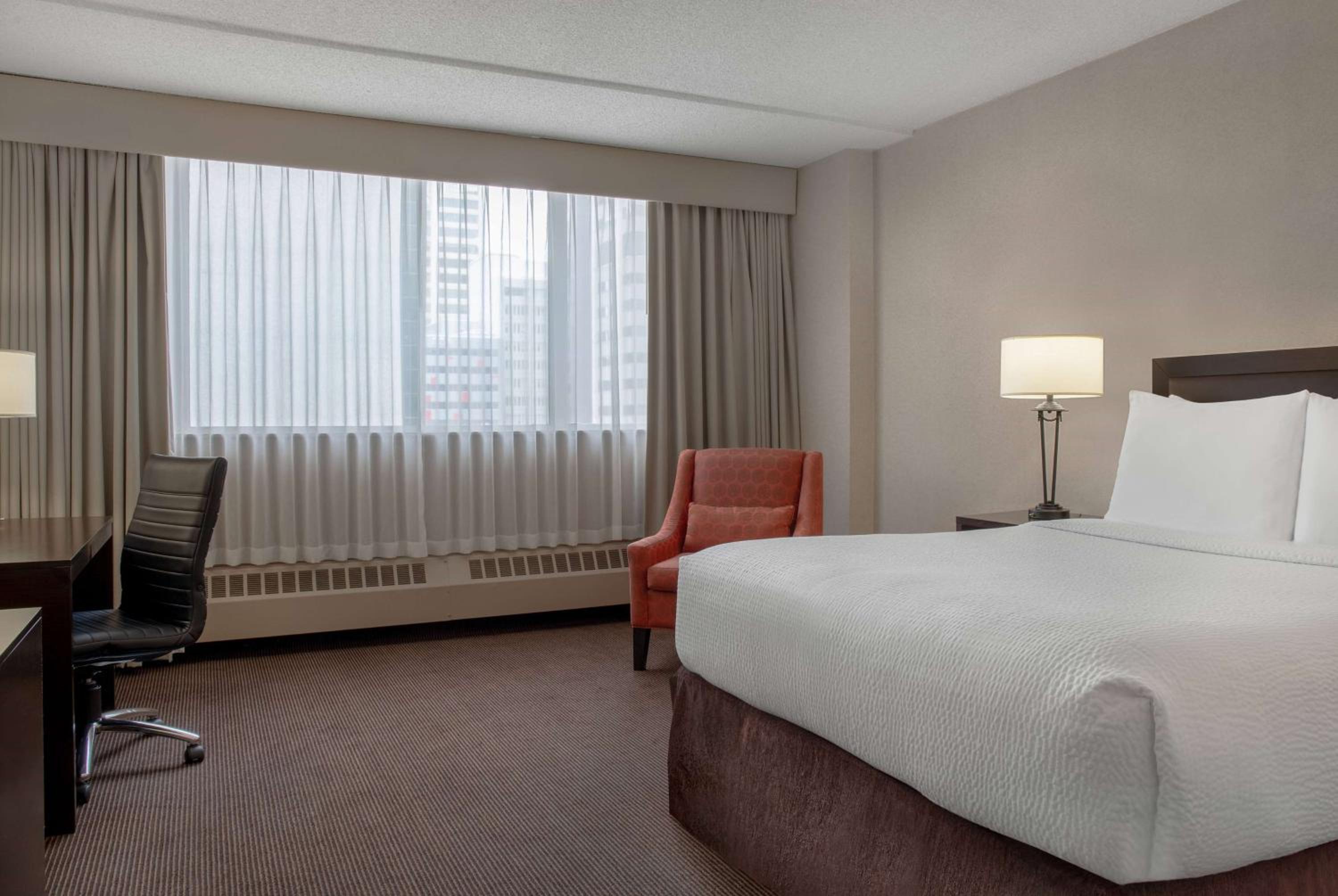 Room, King Bed, Queen Bed, Pool Access