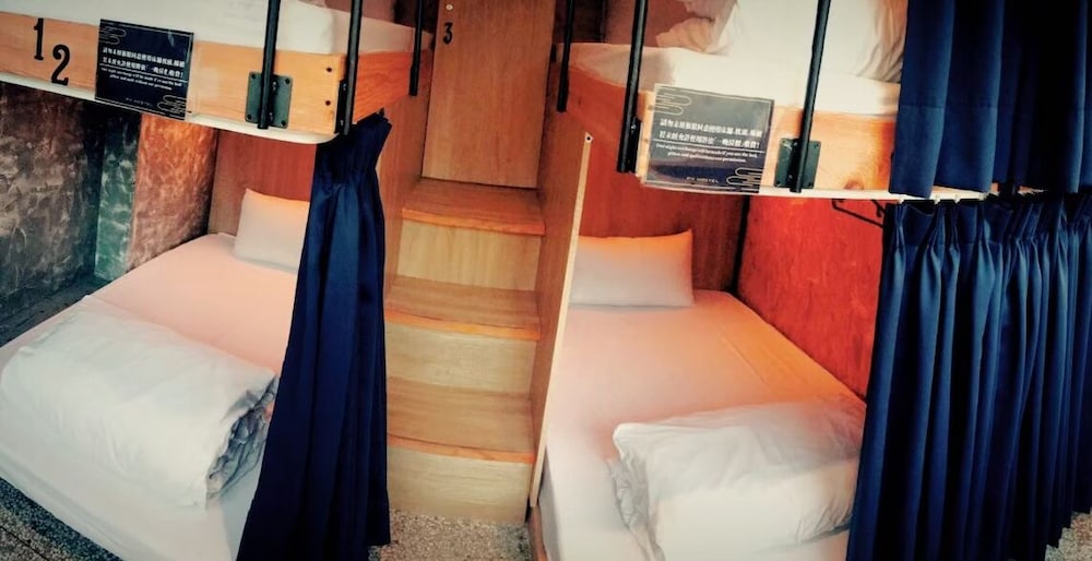 Ph Hostel 27/72