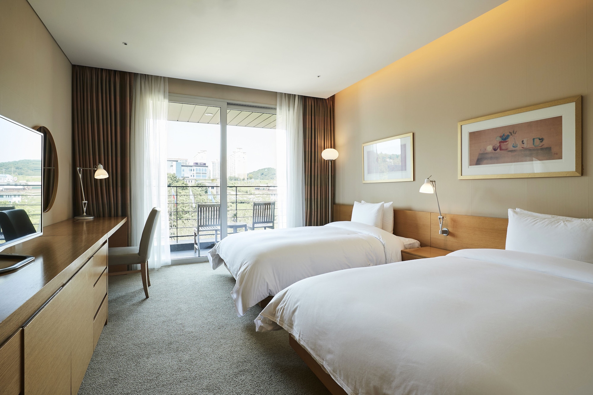 SUPERIOR, TWIN BEDS, CITY VIEW