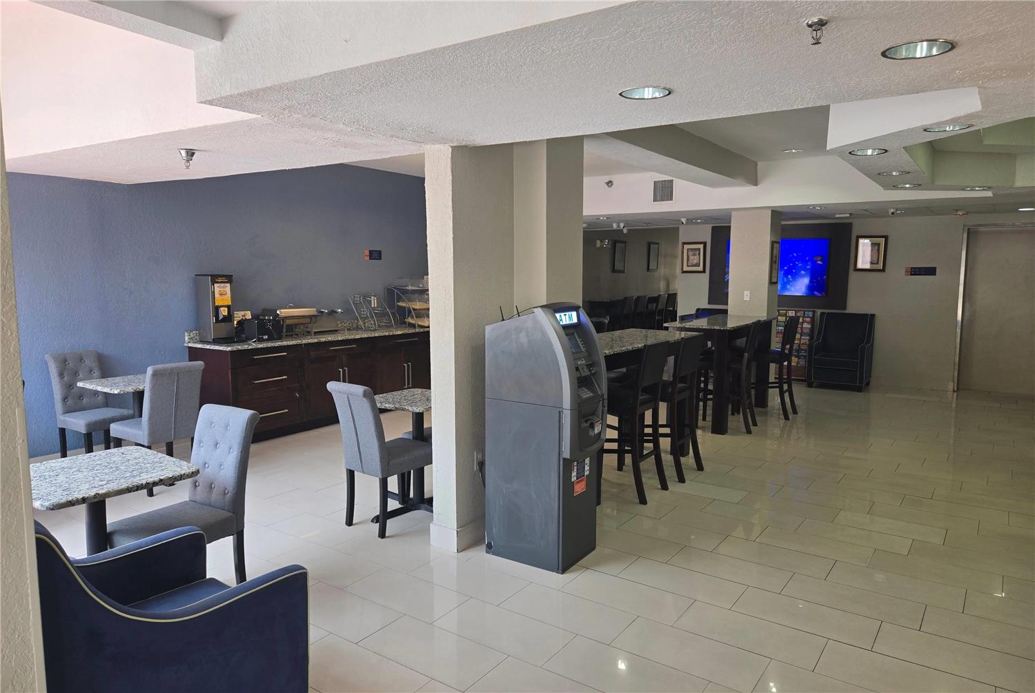 Days Inn And Suites By Wyndham Tampa Raymond James Stadium 42/51