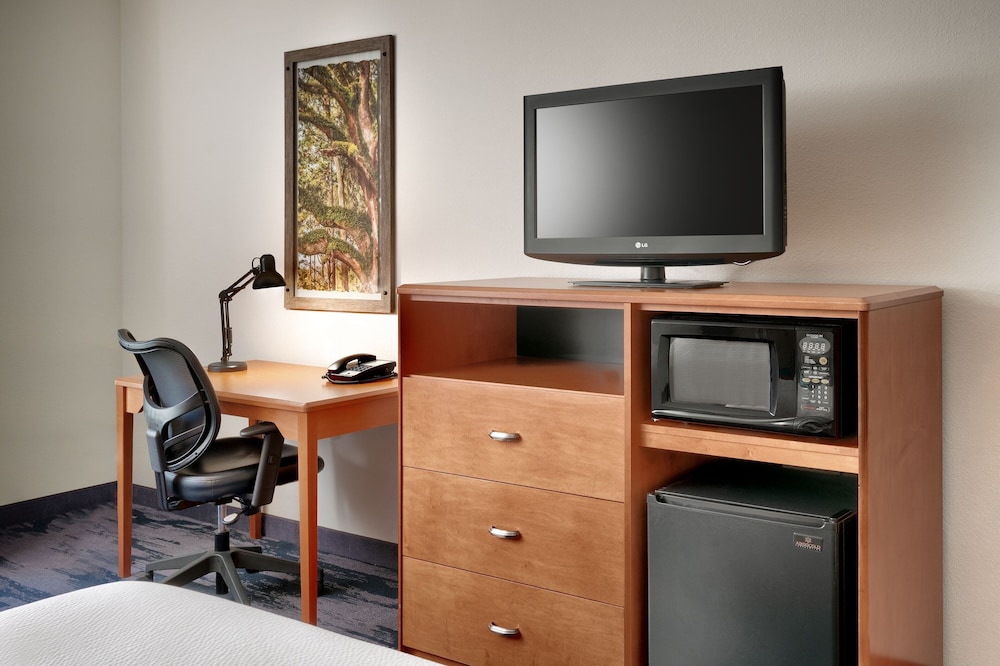 Fairfield Inn Suites Tallahassee Central 24/35