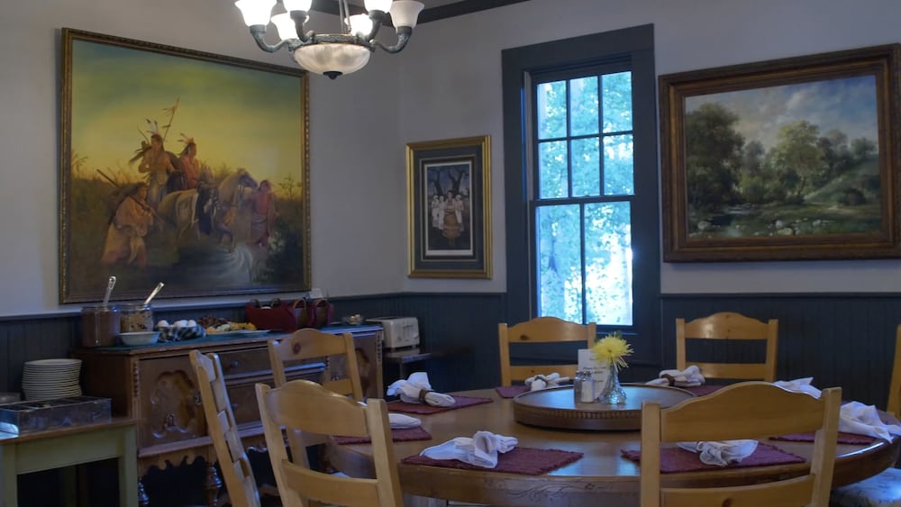 ELK MOUNTAIN LODGE 56/61