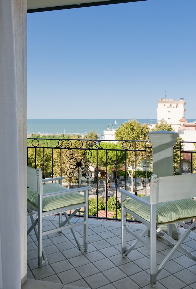 Atlantic Riviera Hotel 36/42