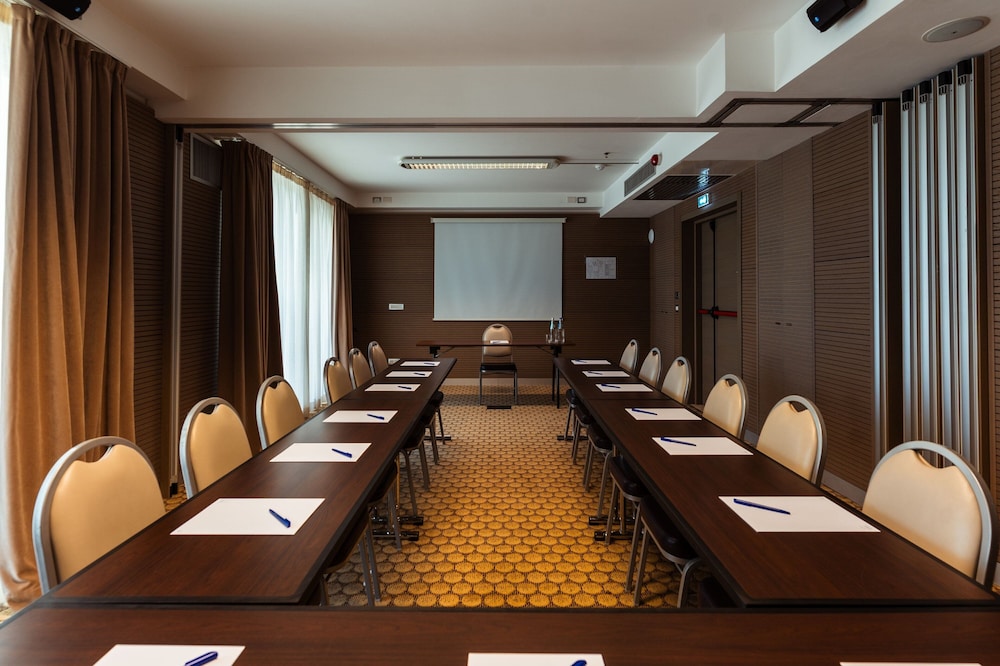 Delta Hotels Olbia Sardinia 40/50