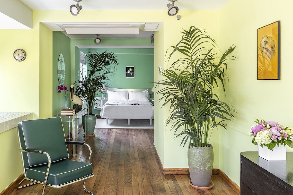 Pelican Hotel 6/56