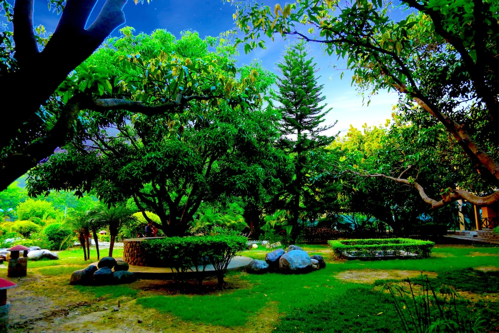 CORBETT WILD RESORT 30/50