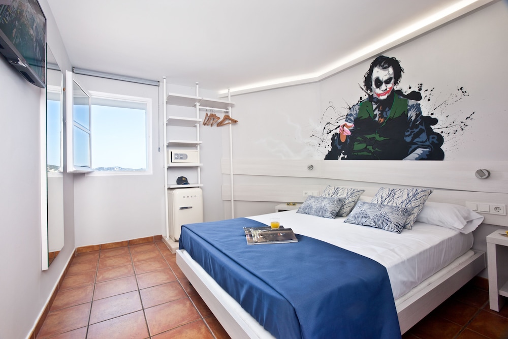 Hotel Ryans La Marina 23/69