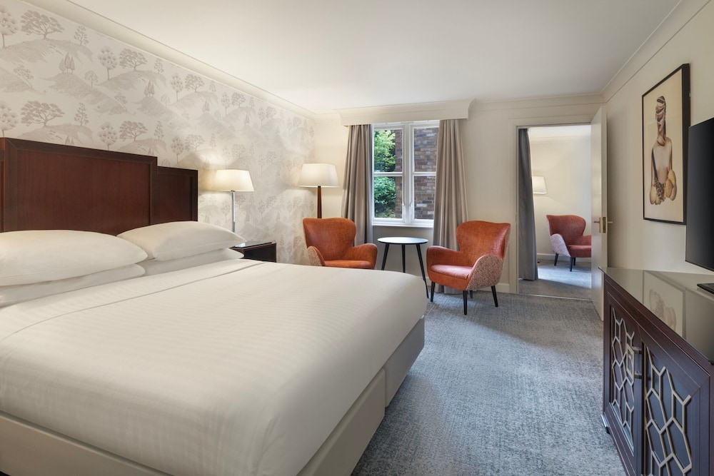 JUNIOR SUITE, KING BED
