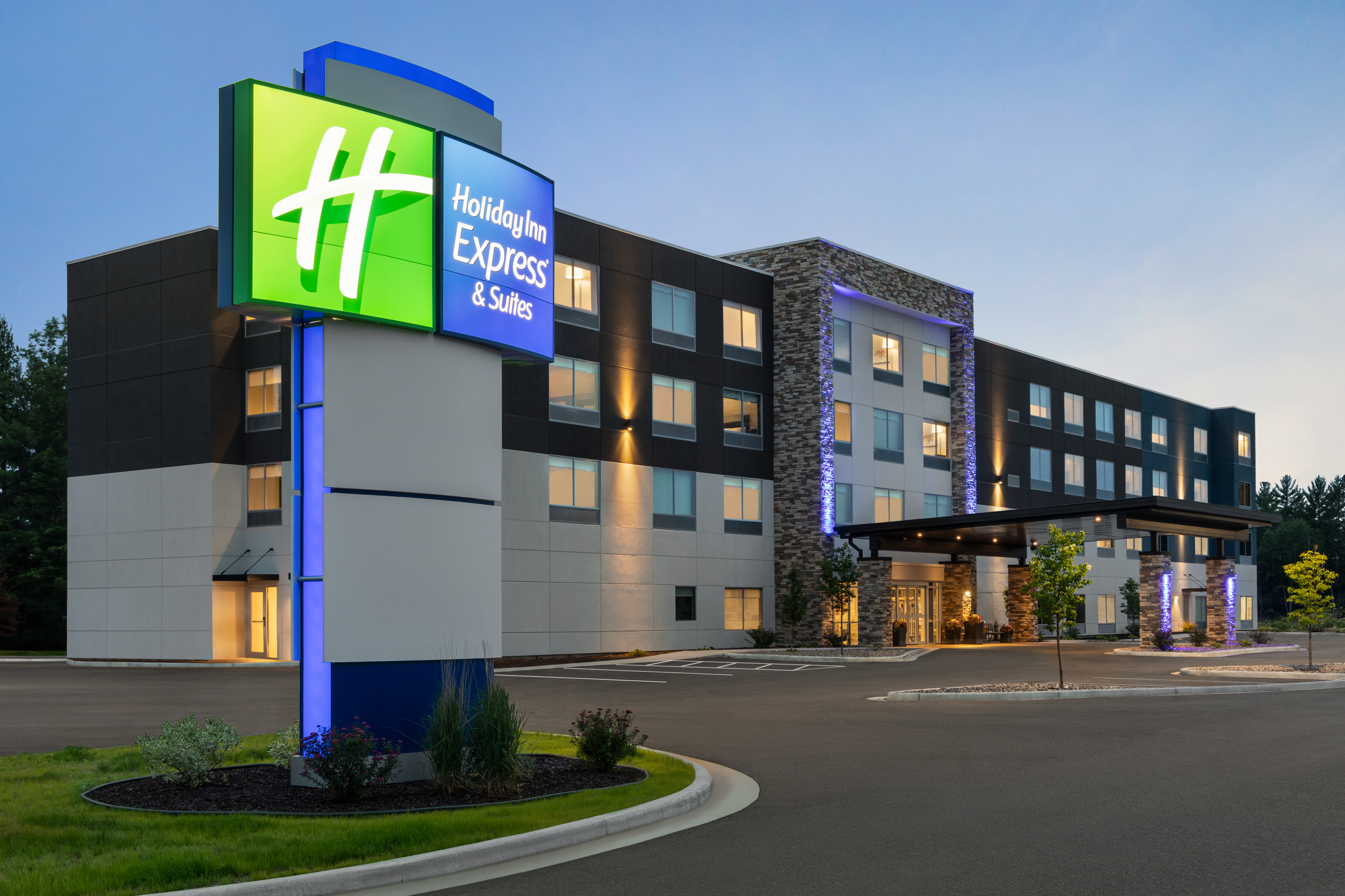 Holiday Inn Express & Suites Rhinelander, an IHG Hotel 1/33
