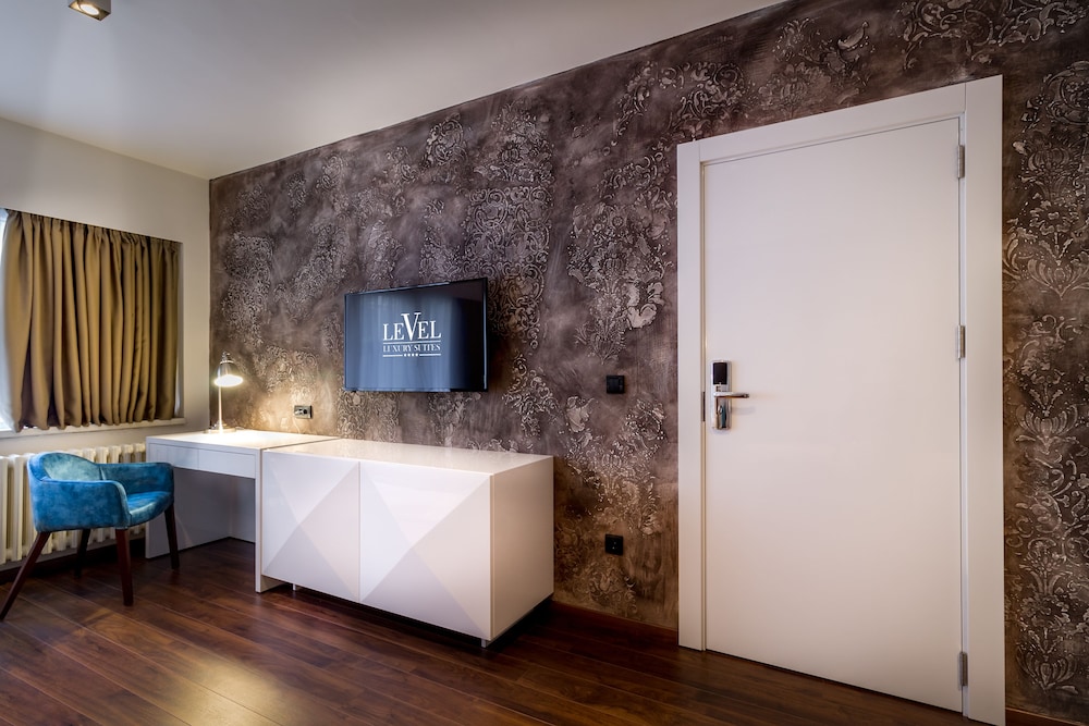 Level Luxury Suites 21/55