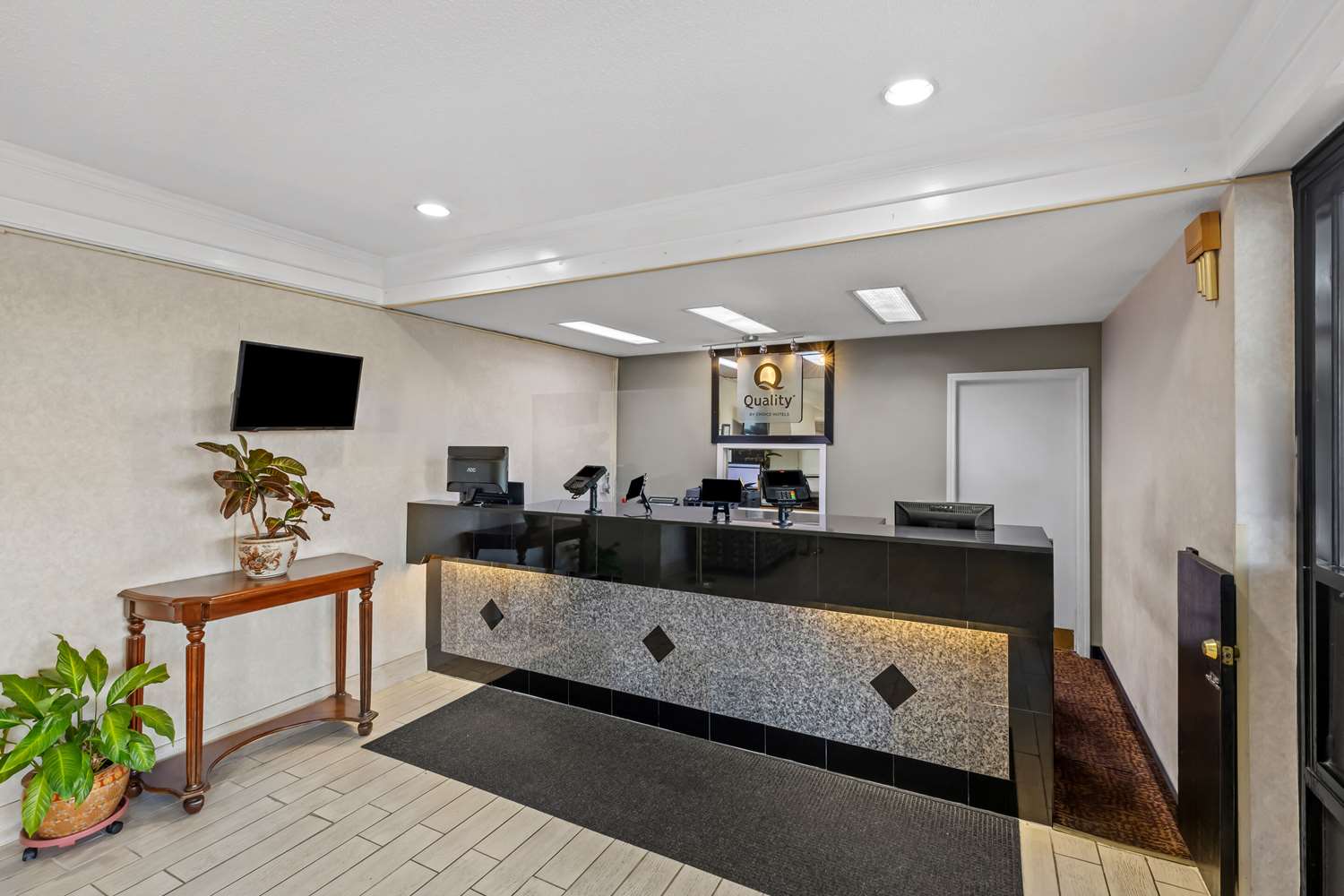 Quality Inn Marietta near Dobbins ARB 9/37
