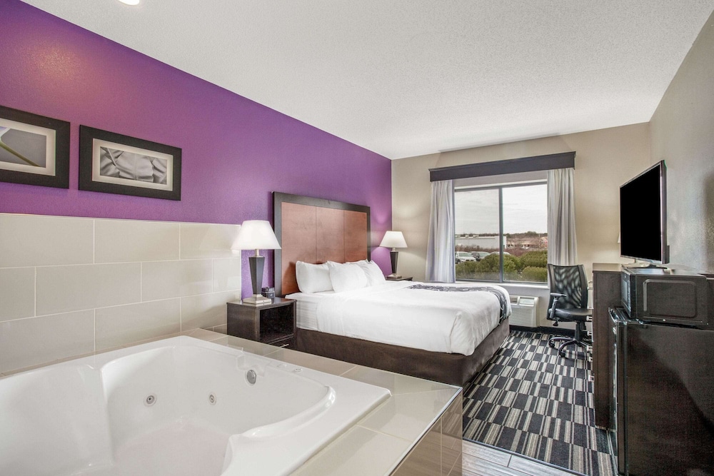 La Quinta Inn & Suites by Wyndham Norwich-Plainfield-Casino 33/33