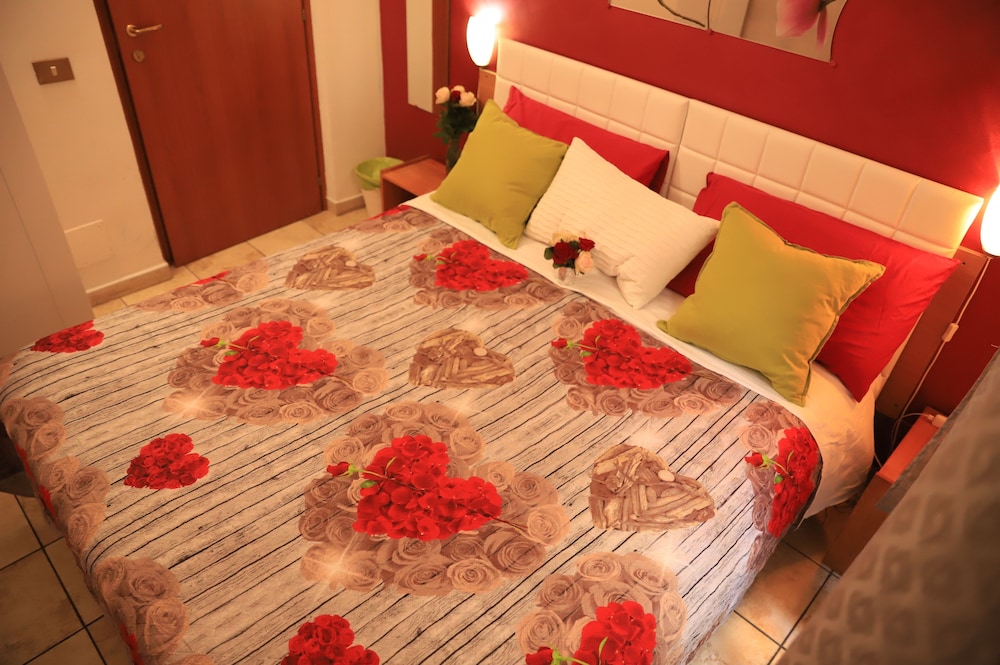 Roman Holidays Hostel 17/50