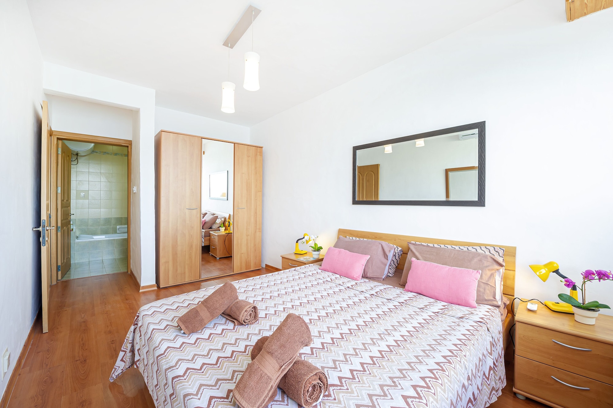 3 Bedrooms, Apartment, 1 Queen and 4 Single Beds, Sea View