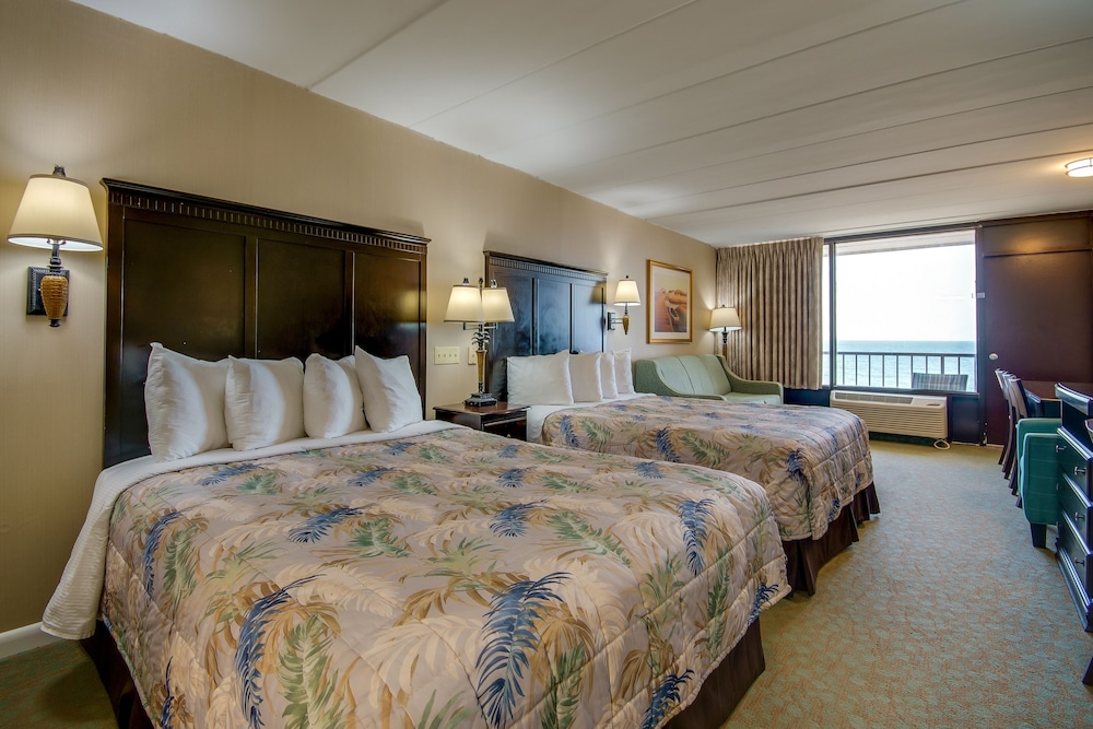 Efficiency, 2 Queen Beds, Ocean Front, Sofa, Kitchenette