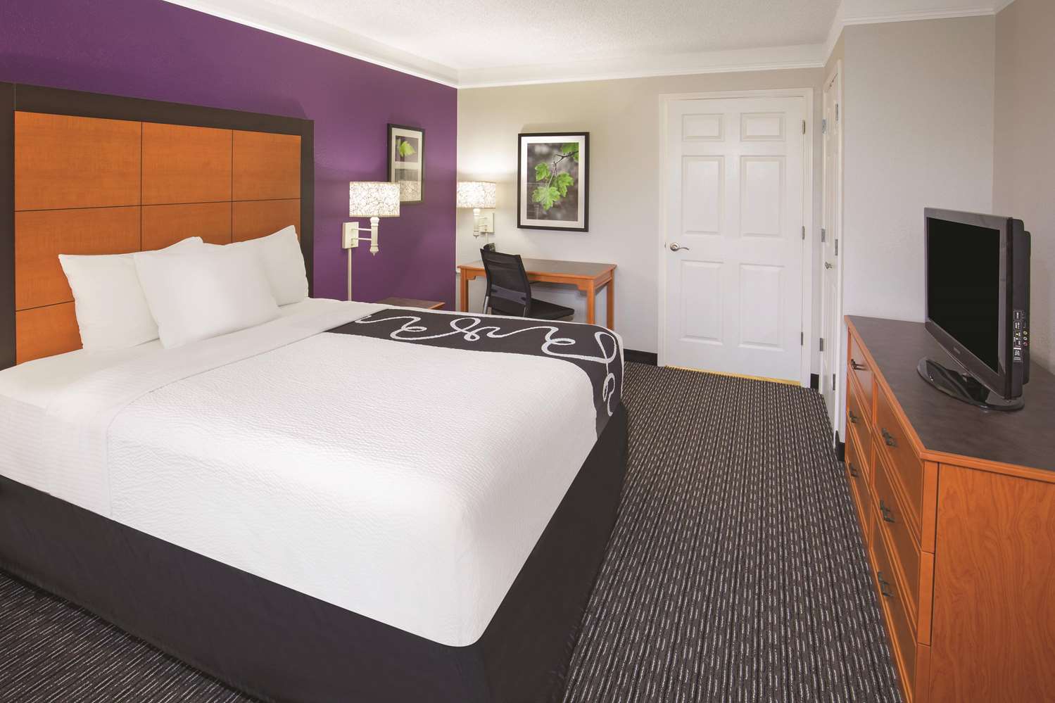 Howard Johnson by Wyndham Sacramento Downtown 13/58